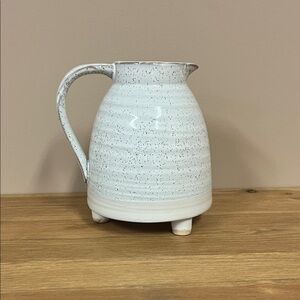 Speckled Footed Pitcher